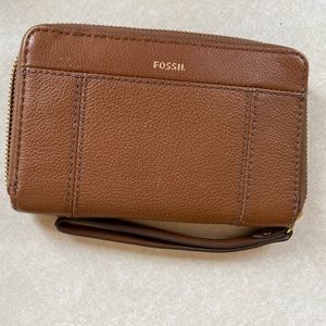 Fossil-full zip around wristlet. Card holders included.